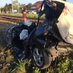 Wypadek: Samochód osobowy wjechał pod pociąg