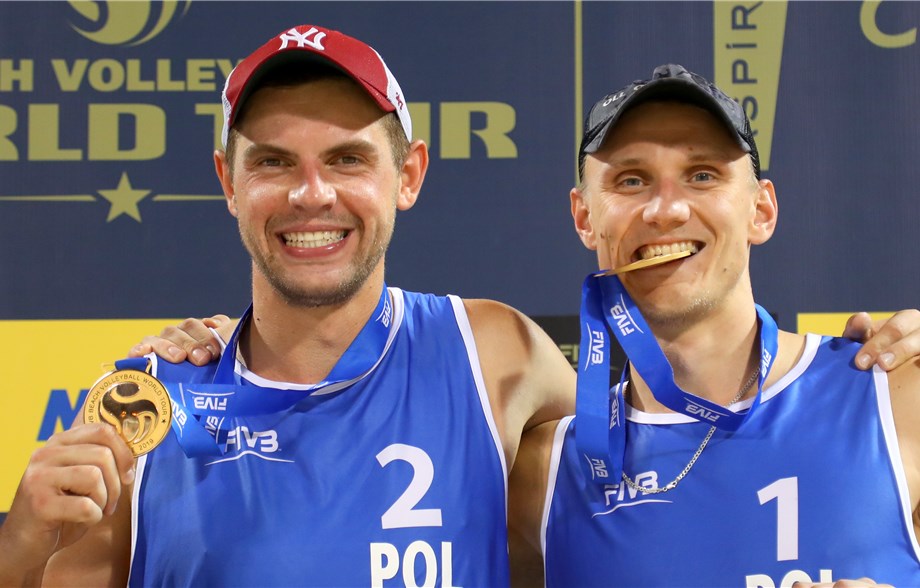 Sukces mundurowej pary Brożyniak/Janiak w rozgrywkach piłki plażowej w World Tour w Doha