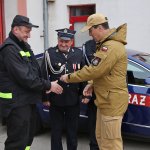 Przekazanie lekkiego samochodu operacyjnego z CS PSP do Ochotniczej Straży Pożarnej w Trzebniowie