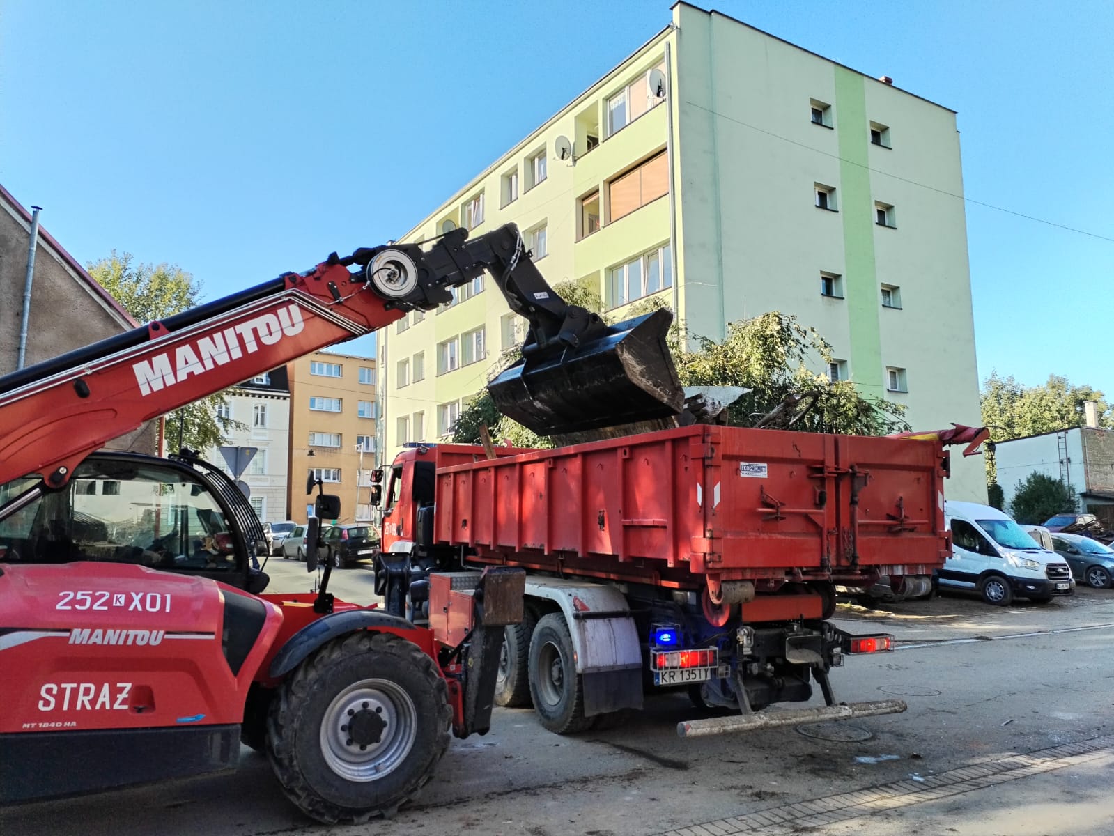 Wyjazd nośnika kontenerowego z gruzownikiem do Lądka-Zdroju